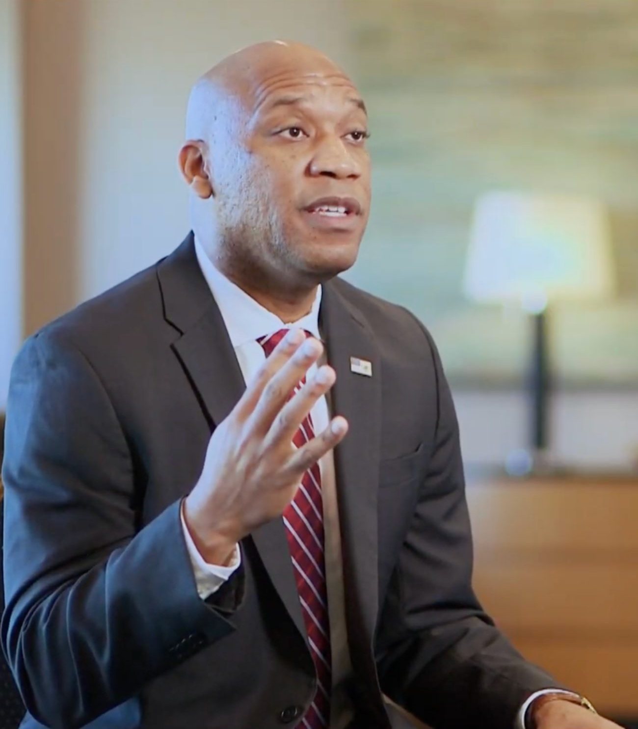 Antomius Wise speaking to a small executive group